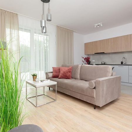 Stacja Wola Apartment Guminska By Noclegi Renters Varšava Exteriér fotografie
