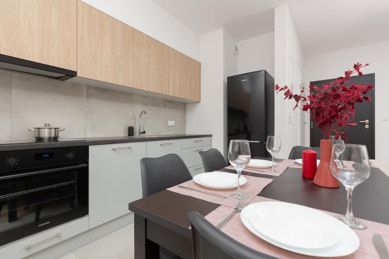 Stacja Wola Apartment Guminska By Noclegi Renters Varšava Exteriér fotografie