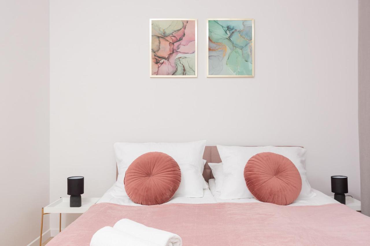 Stacja Wola Apartment Guminska By Noclegi Renters Varšava Exteriér fotografie